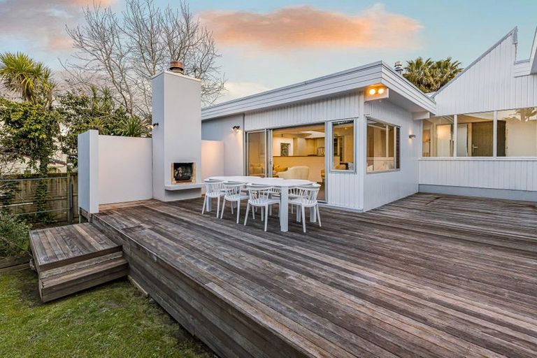 Photo of property in 16 Prestige Place, Castor Bay, Auckland, 0620