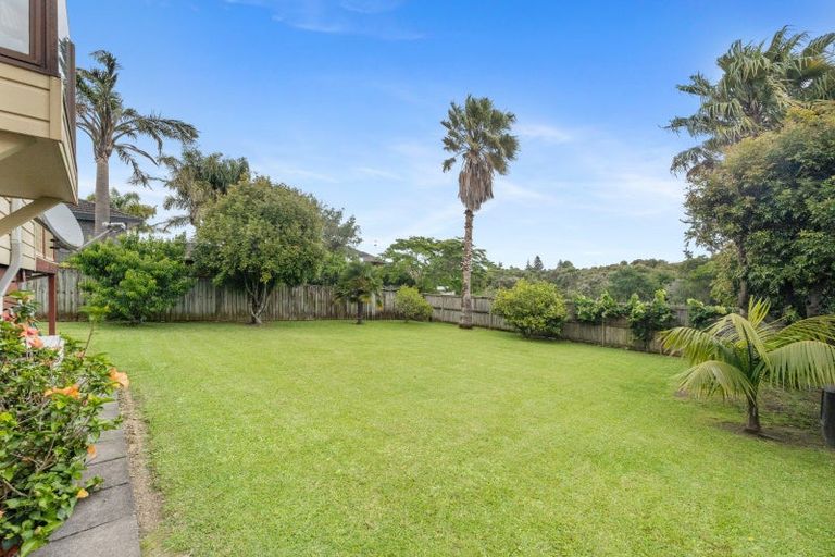 Photo of property in 18 Lochend Place, Highland Park, Auckland, 2010