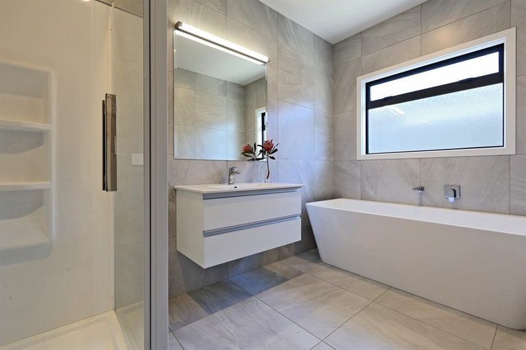 Photo of property in 20 Aspiring Drive, Poraiti, Napier, 4112