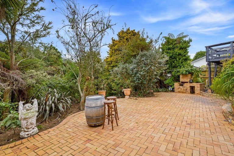 Photo of property in 27 Hebron Road, Waiake, Auckland, 0630