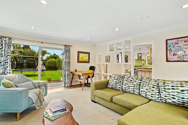 Photo of property in 23 Lucinda Place, Glen Eden, Auckland, 0602