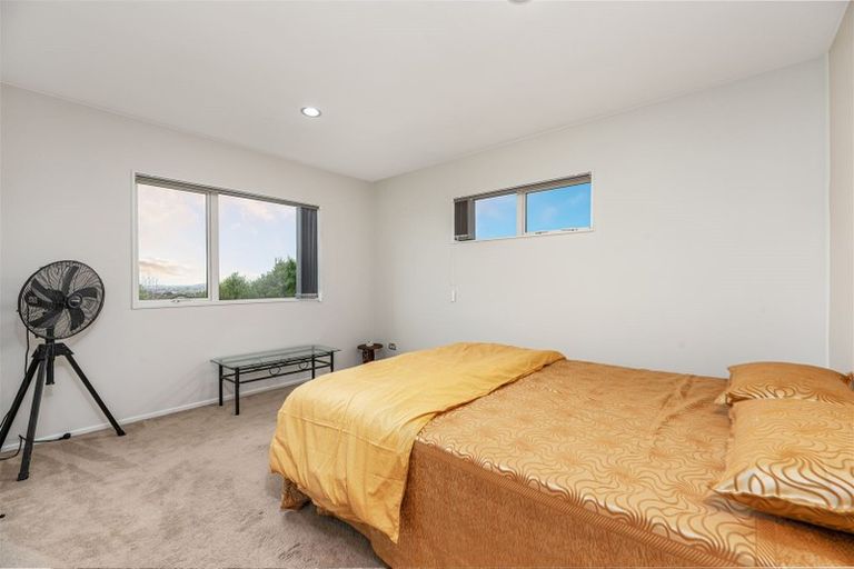 Photo of property in 1c Babich Road, Henderson Valley, Auckland, 0614