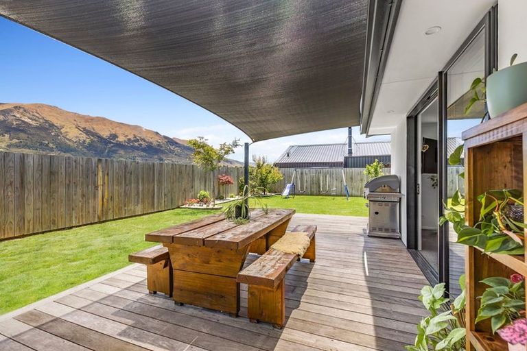 Photo of property in 9 Isthmus Place, Lake Hawea, Wanaka, 9382