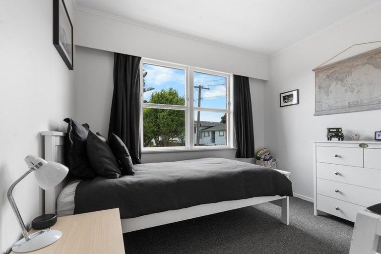 Photo of property in 180 Sandwich Road, St Andrews, Hamilton, 3200