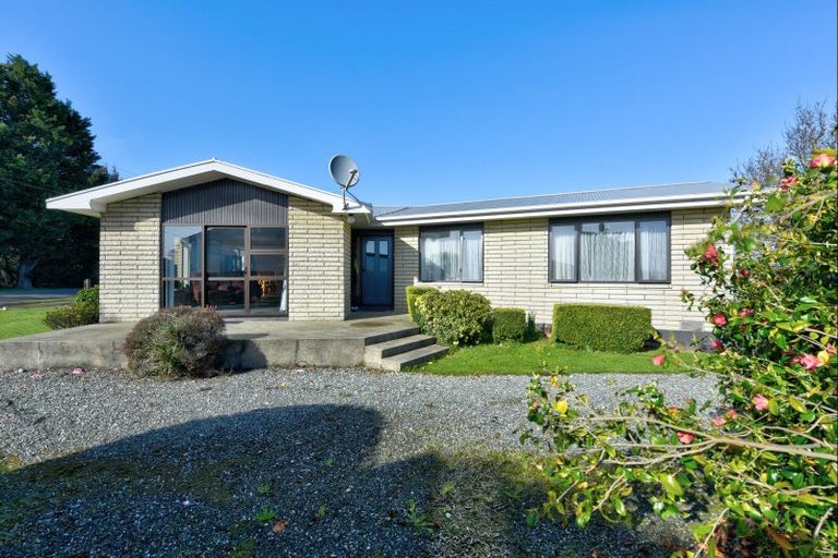 Photo of property in 86 Seaward Road, Edendale, 9825