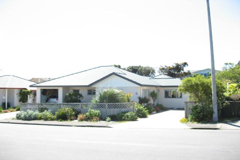 Photo of property in 4 Whitehouse Road, Titahi Bay, Porirua, 5022