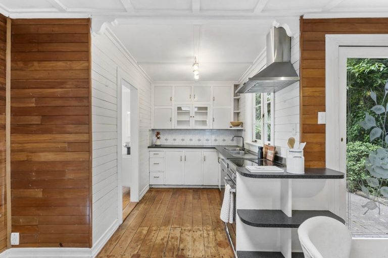 Photo of property in 70 Pleasant Road, Glen Eden, Auckland, 0602