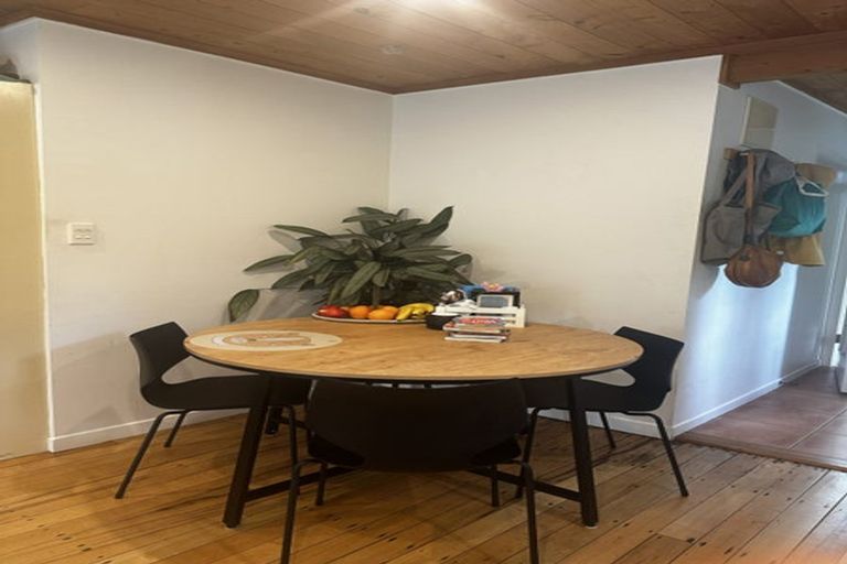 Photo of property in 802 West Coast Road, Oratia, Auckland, 0604