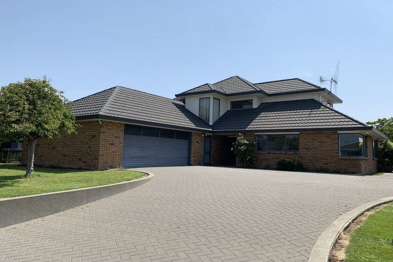Photo of property in 11 Mcilwaine Place, Marton, 4710
