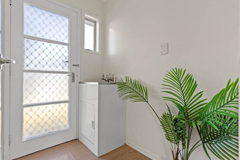 Photo of property in 1/29 Kindergarten Drive, Conifer Grove, Takanini, 2112