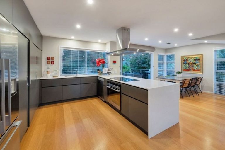 Photo of property in 15 Anakiwa Place, Milford, Auckland, 0620