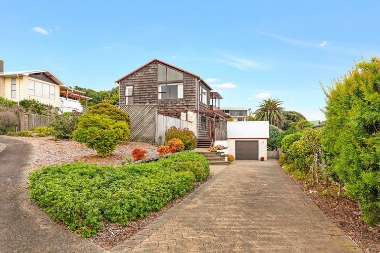 Photo of property in 10 Napier Grove, Waikanae Beach, Waikanae, 5036