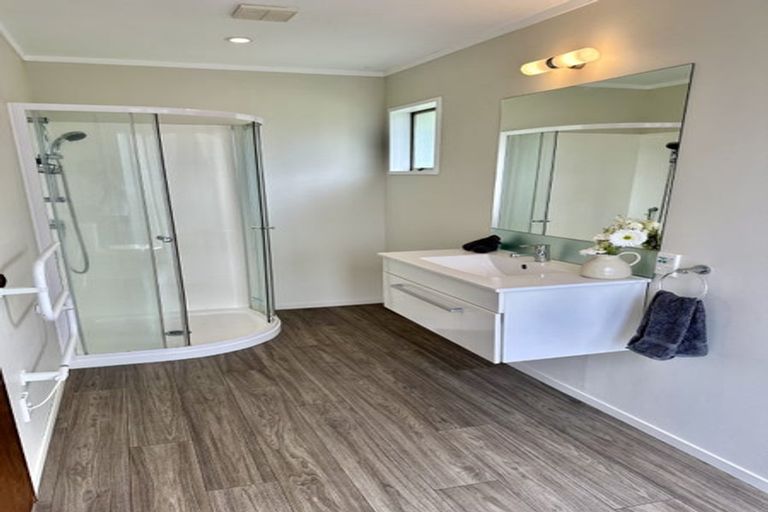 Photo of property in 48 Fyvie Avenue, Tawa, Wellington, 5028