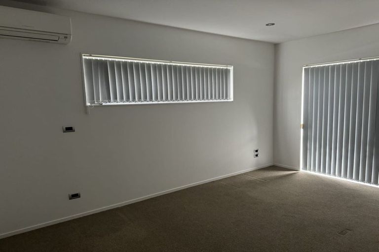 Photo of property in 30 Midhurst Avenue, Henderson, Auckland, 0612