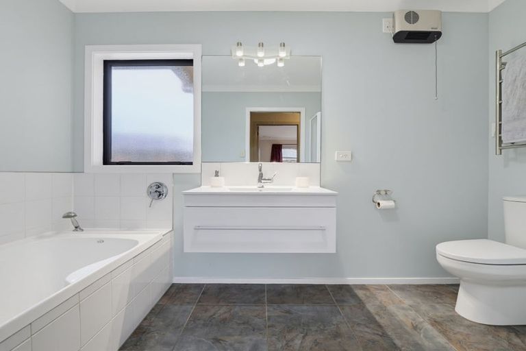 Photo of property in 5 Gilligan Close, College Estate, Whanganui, 4500