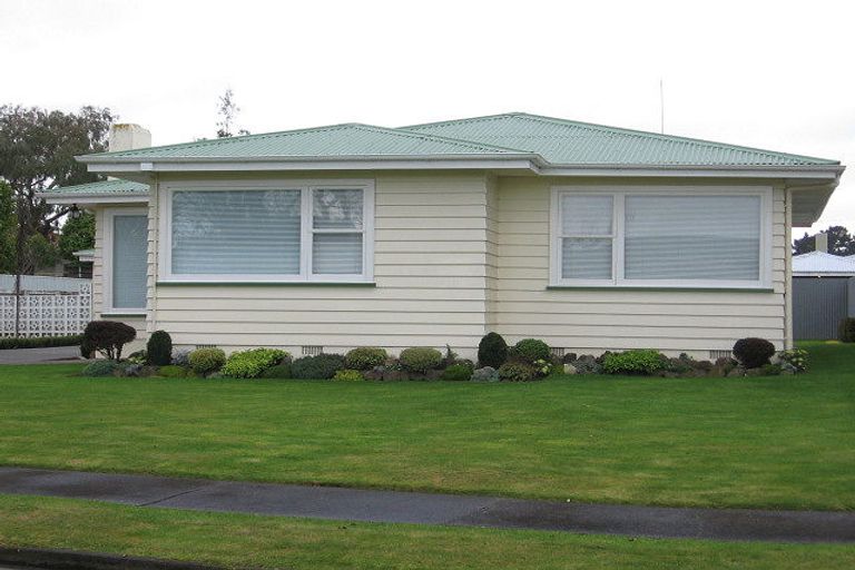Photo of property in 16 Goodwyn Crescent, Hokowhitu, Palmerston North, 4410
