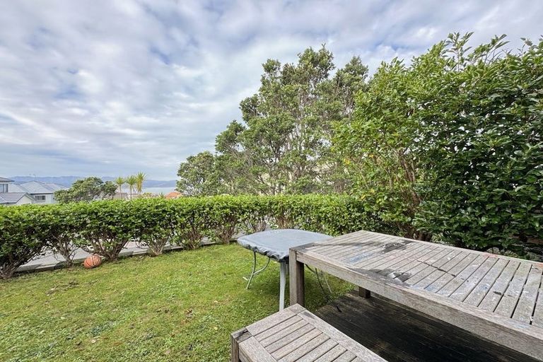 Photo of property in 49 Dress Circle, Newlands, Wellington, 6037