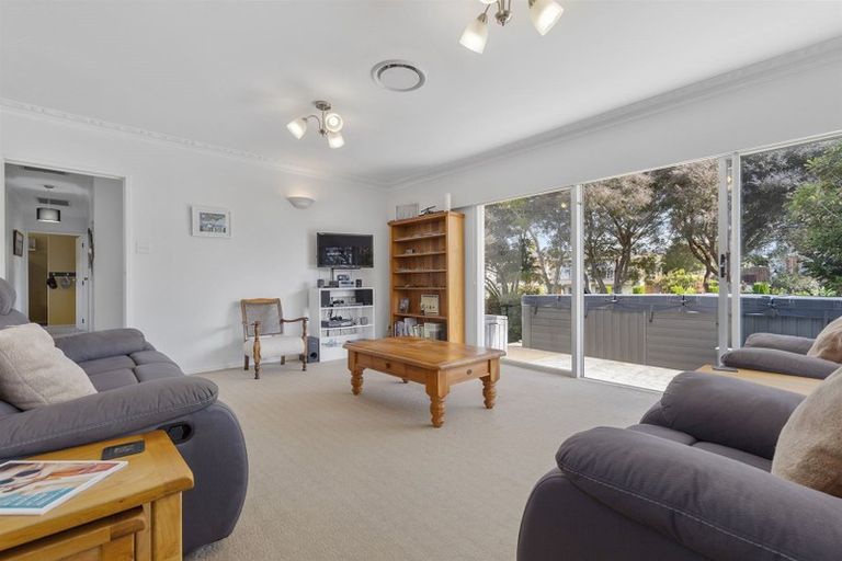 Photo of property in 10 Whiteacres Drive, Sunnyhills, Auckland, 2010