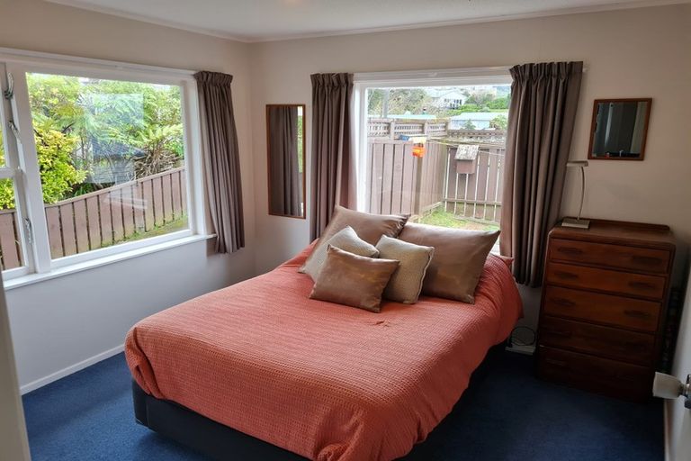 Photo of property in 20a Eastview Grove, Normandale, Lower Hutt, 5010