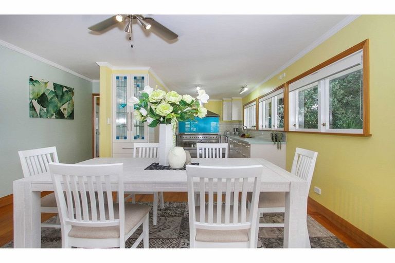 Photo of property in 24 Howard Road, Northcote, Auckland, 0627