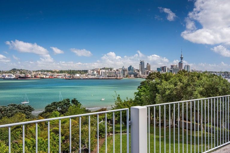 Photo of property in 31a Stanley Point Road, Stanley Point, Auckland, 0624