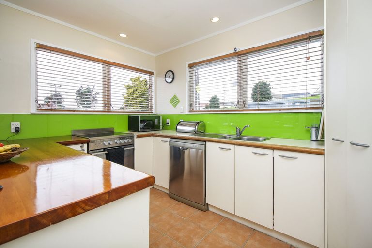 Photo of property in 476 Don Buck Road, Massey, Auckland, 0614