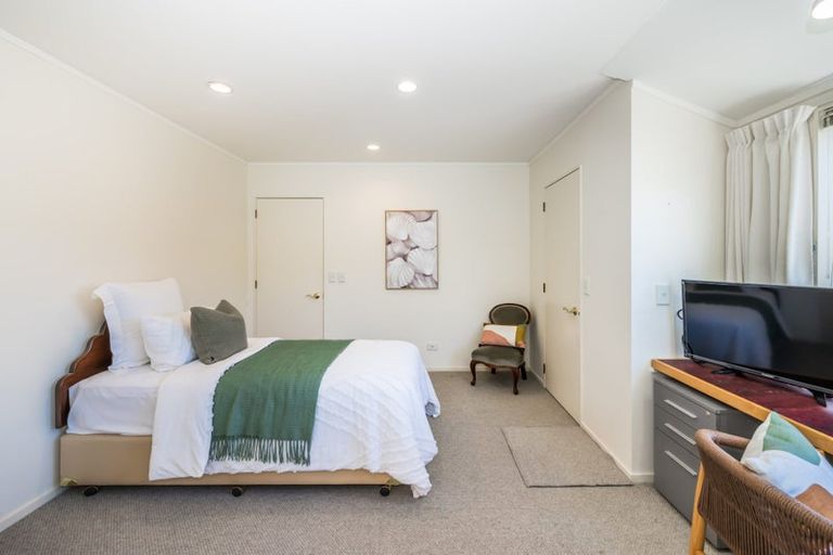 Photo of property in 25 Awanui Drive, Waikanae, 5036