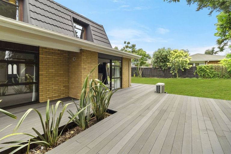 Photo of property in 1/9 Gloria Avenue, Te Atatu Peninsula, Auckland, 0610