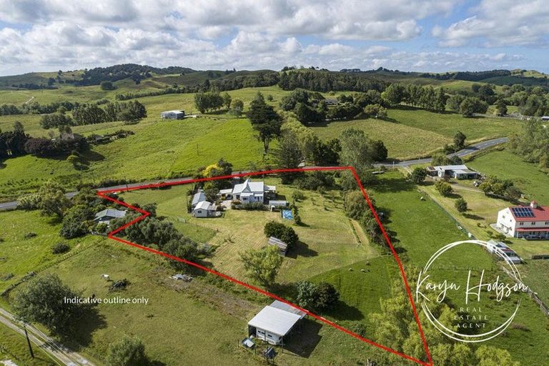 Photo of property in 46 Whakapirau Road, Maungaturoto, 0583