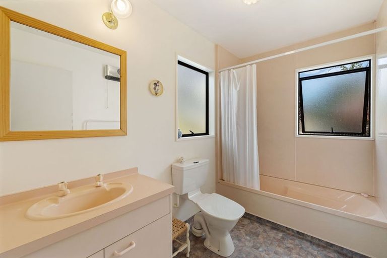 Photo of property in 20 Balmoral Drive, Kelvin Heights, Queenstown, 9300