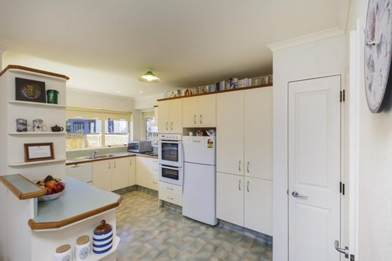 Photo of property in 51 Royal Oak Drive, Kelvin Grove, Palmerston North, 4414