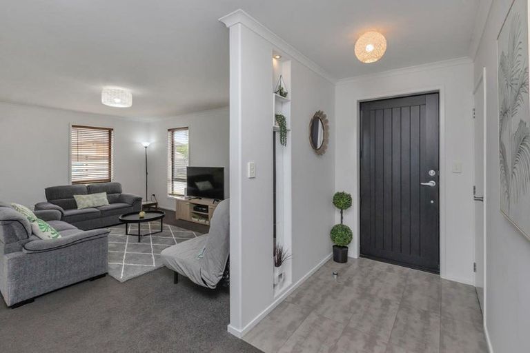 Photo of property in 18 Ocean View Rise, Ruakaka, 0116
