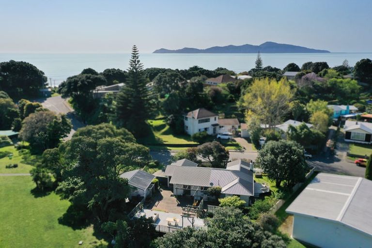 Photo of property in 4 Tarawa Street, Paekakariki, 5034