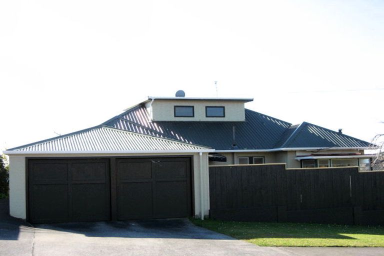 Photo of property in 16 Lismore Street, Strandon, New Plymouth, 4312