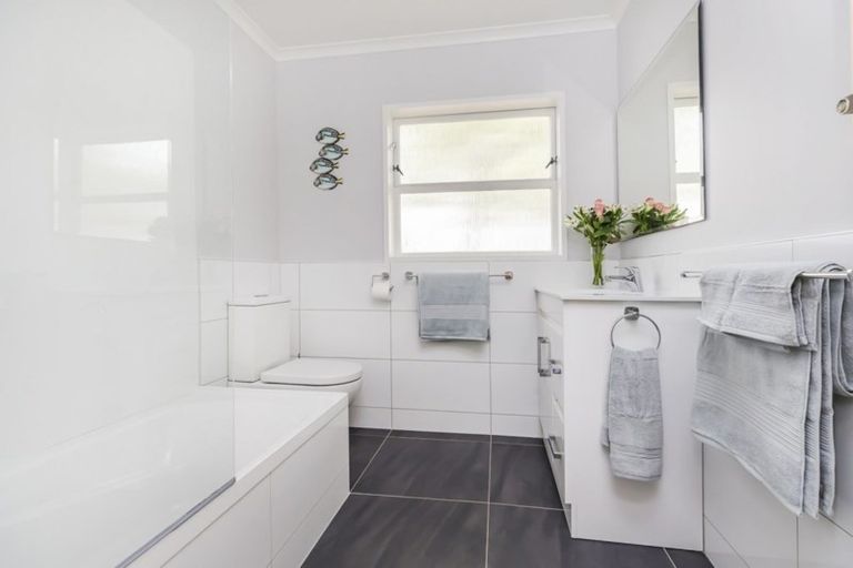 Photo of property in 4 Greyfriars Crescent, Tawa, Wellington, 5028