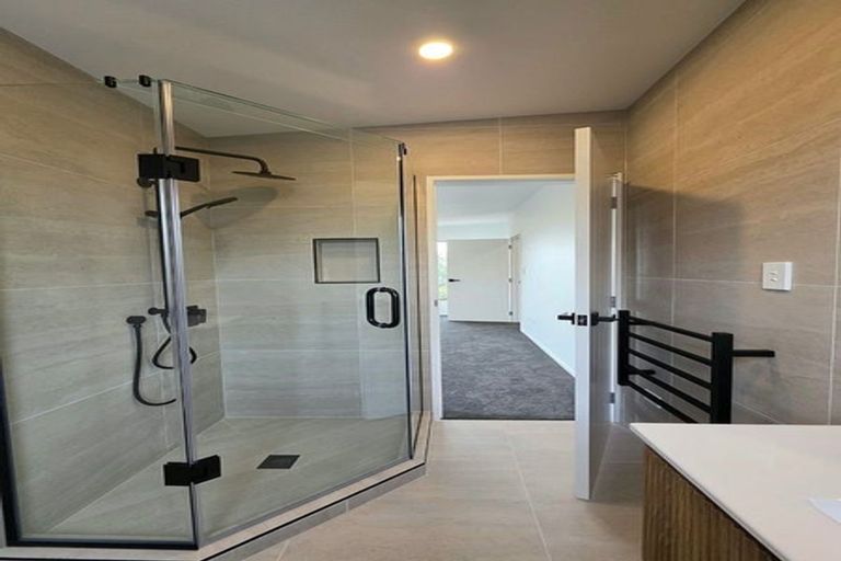 Photo of property in 18f Sunnyhill Crescent, Sunnyhills, Auckland, 2010