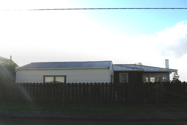 Photo of property in 2/80 Sylvan Crescent, Te Atatu South, Auckland, 0610