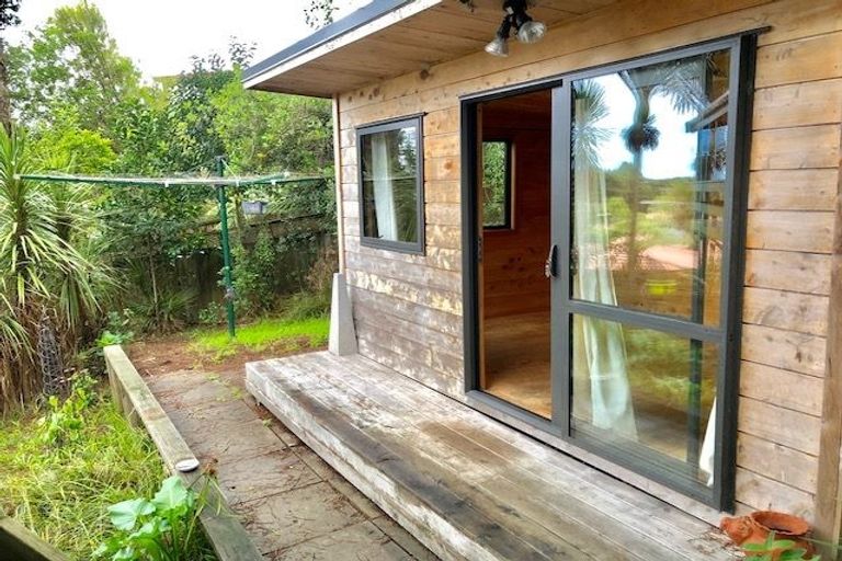 Photo of property in 25 Emlyn Place, Torbay, Auckland, 0630