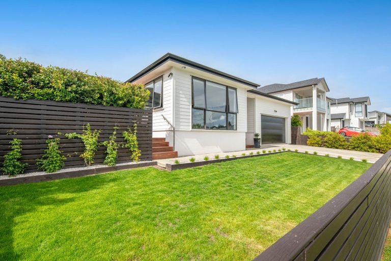 Photo of property in 22 Takurua Terrace, Orewa, 0931