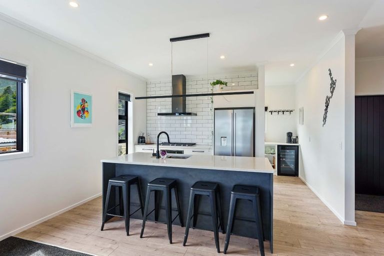 Photo of property in 6 Wilson Way, Waikanae, 5036