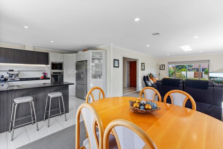 Photo of property in 16 Popata Close, Papamoa Beach, Papamoa, 3118