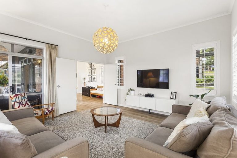 Photo of property in 41 Saltwood Street, Red Beach, 0932