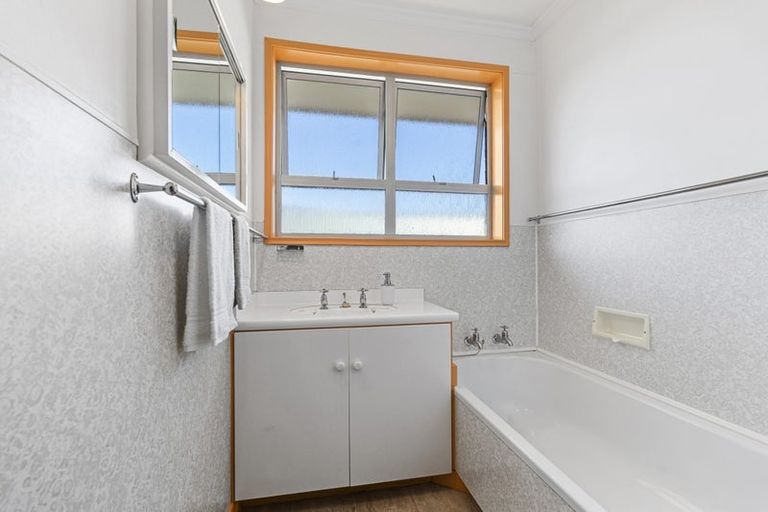 Photo of property in 20 Alberta Road, Glen Avon, New Plymouth, 4312