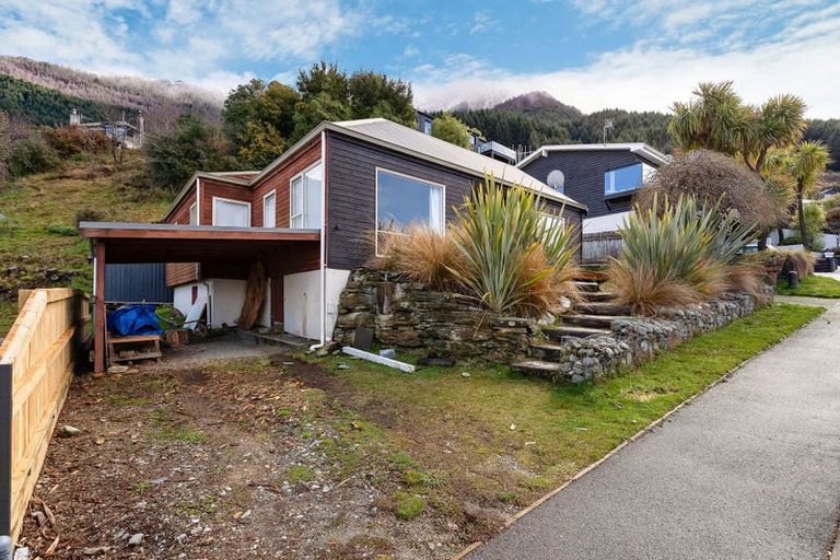 Photo of property in 18 Greenstone Place, Fernhill, Queenstown, 9300