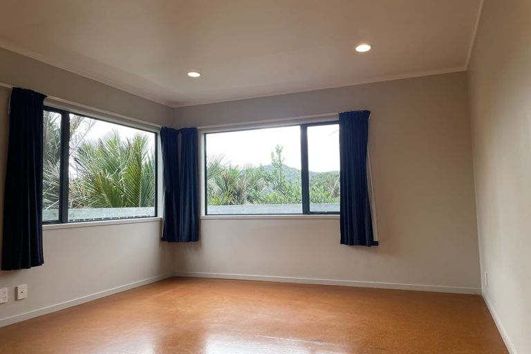 Photo of property in 19 Rayner Road, Piha, New Lynn, 0772