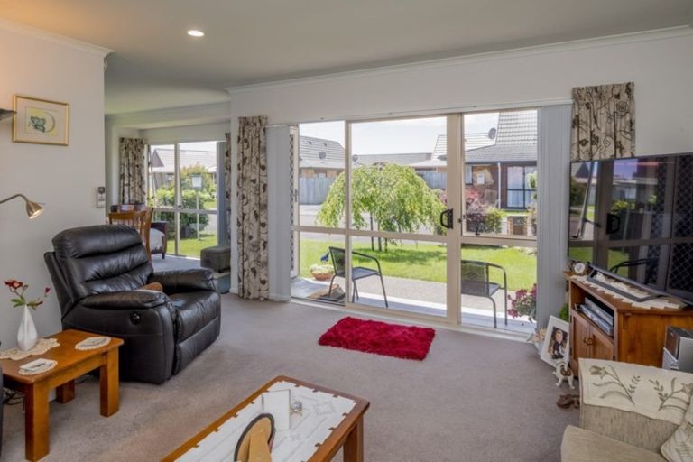 Photo of property in 2 Fuller Close, Levin, 5510