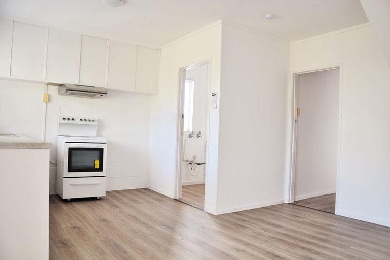 Photo of property in 21 Rosewarne Crescent, Glendene, Auckland, 0602