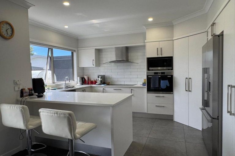 Photo of property in 10 Rakaia Way, Poraiti, Napier, 4112