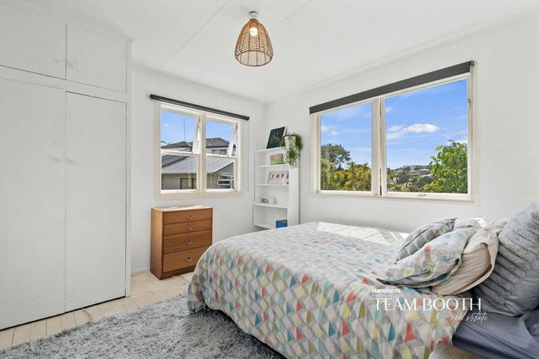 Photo of property in 2/36 Cassino Street, Bayswater, Auckland, 0622