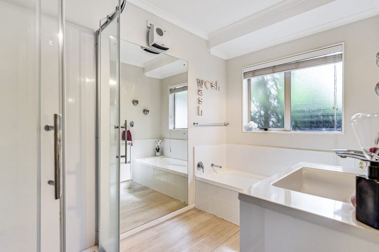 Photo of property in 4 Abergeldie Way, Cambridge, 3434